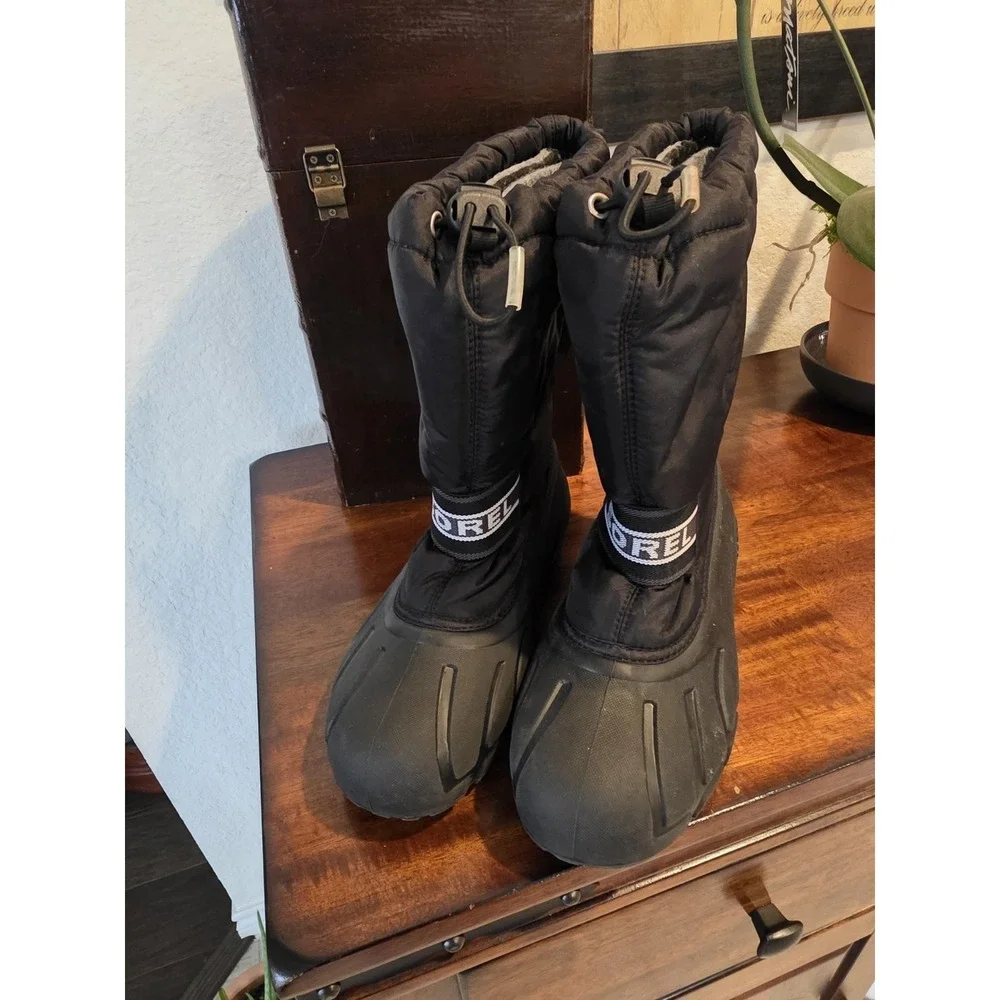 Sorel Winter Boots Size 6 Kids Waterproof Black Snowboarding Ski Hiking Outdoors
